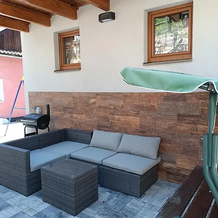 Pod Zvonicou * Hronec